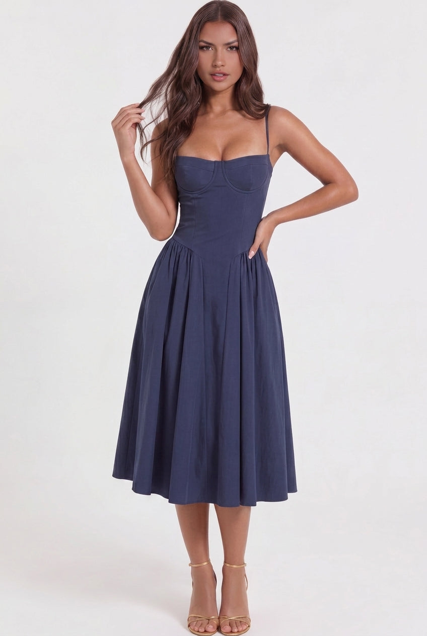 Vestido midi azul marino con escote corazón y bolsillos ocultos