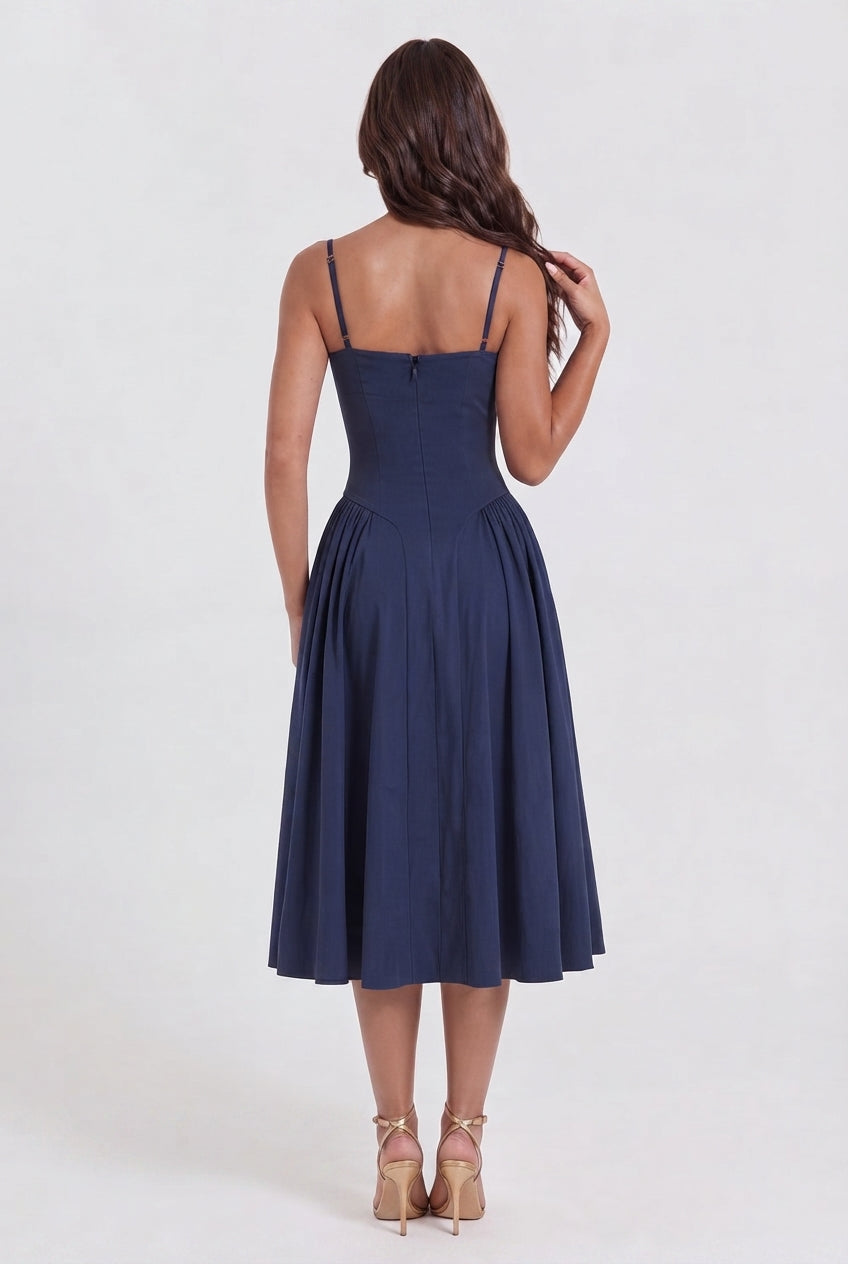 Vestido midi azul marino con escote corazón y bolsillos ocultos